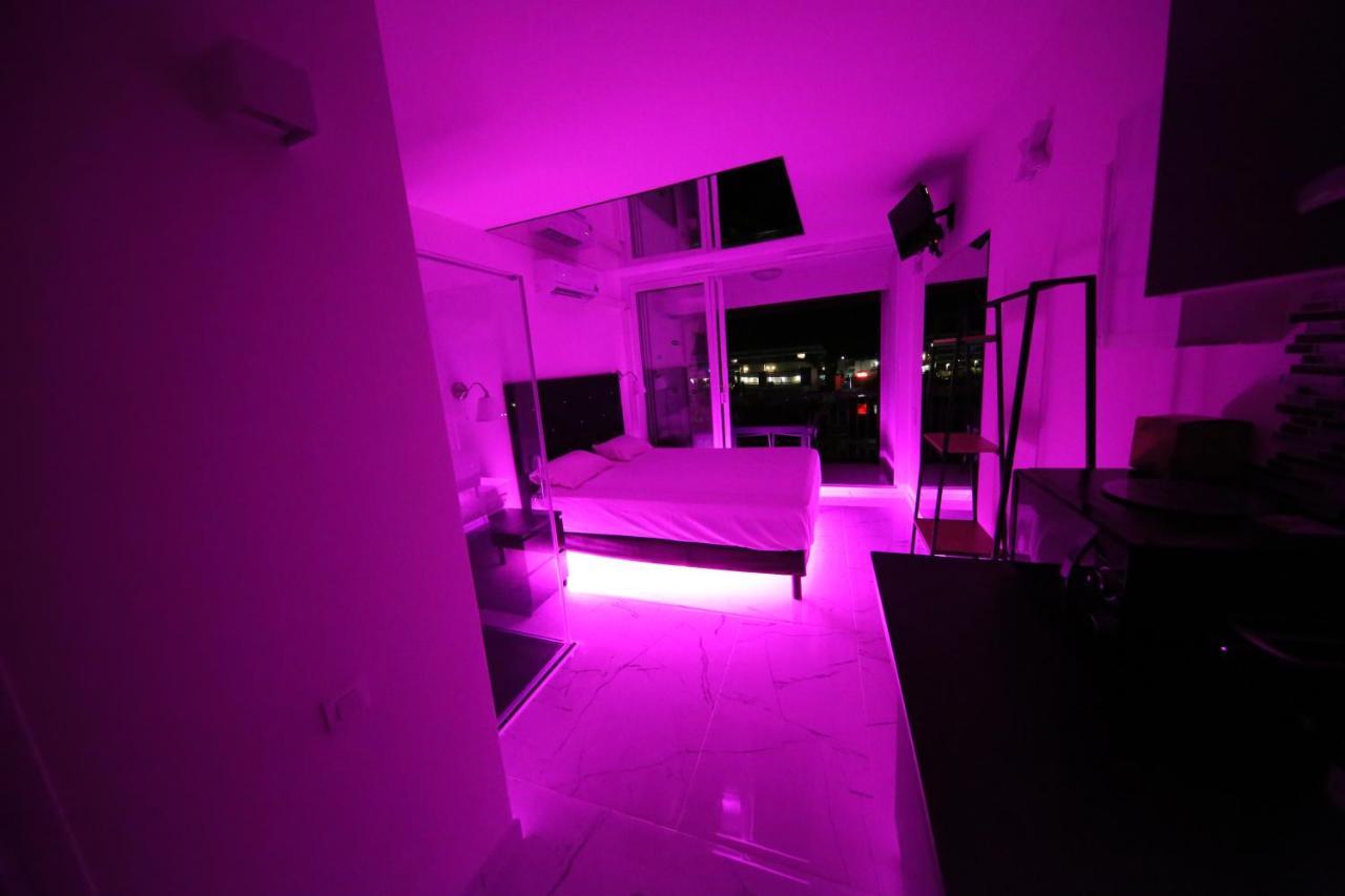 Studio Indecent Agde Luaran gambar